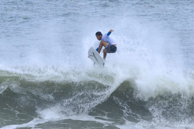 Edgard Groggia, Rip Curl Guarujá Open 2017, Praia do Guaiúba. Foto: Silvia Winik.