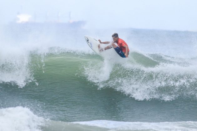 Giovani Pontes, Rip Curl Guarujá Open 2017, Praia do Guaiúba. Foto: Silvia Winik.