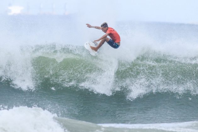 Giovani Pontes, Rip Curl Guarujá Open 2017, Praia do Guaiúba. Foto: Silvia Winik.