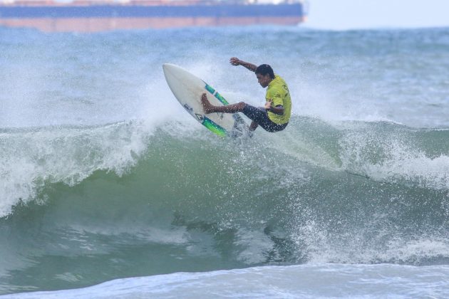 Gustavo Ribeiro, Rip Curl Guarujá Open 2017, Praia do Guaiúba. Foto: Silvia Winik.