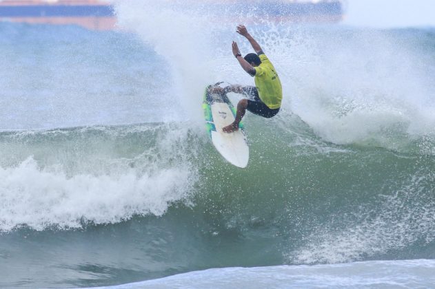 Gustavo Ribeiro, Rip Curl Guarujá Open 2017, Praia do Guaiúba. Foto: Silvia Winik.