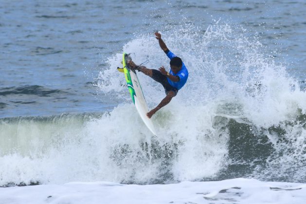 Gustavo Ribeiro, Rip Curl Guarujá Open 2017, Praia do Guaiúba. Foto: Silvia Winik.