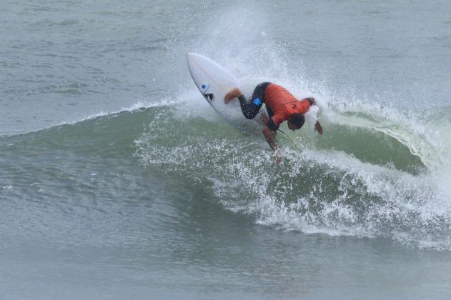 Luiz Diniz, Rip Curl Guarujá Open 2017, Praia do Guaiúba. Foto: Silvia Winik.