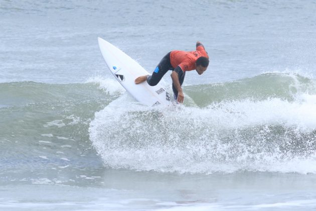 Luiz Diniz, Rip Curl Guarujá Open 2017, Praia do Guaiúba. Foto: Silvia Winik.