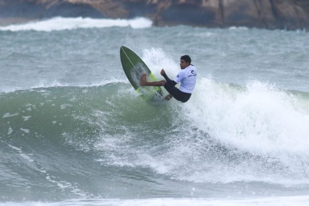 Valdemir Oliveira, Rip Curl Guarujá Open 2017, Praia do Guaiúba. Foto: Silvia Winik.