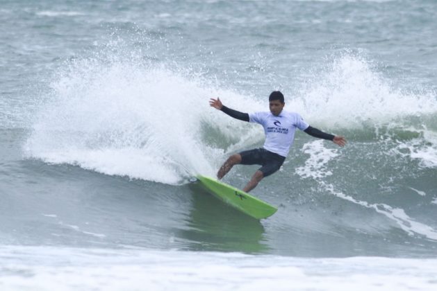 Valdemir Oliveira, Rip Curl Guarujá Open 2017, Praia do Guaiúba. Foto: Silvia Winik.