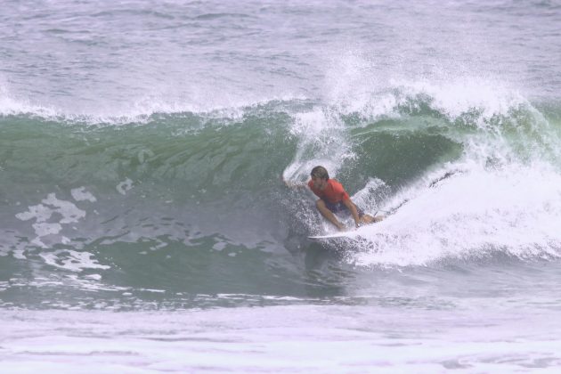 Vitor Mendes, Rip Curl Guarujá Open 2017, Praia do Guaiúba. Foto: Silvia Winik.