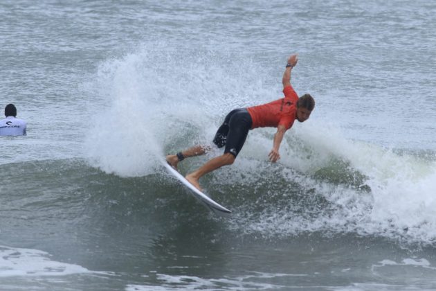 Vitor Mendes, Rip Curl Guarujá Open 2017, Praia do Guaiúba. Foto: Silvia Winik.