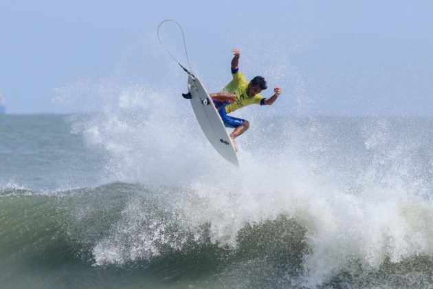 Edgard Groggia, Rip Curl Guarujá Open 2017, Praia do Guaiúba. Foto: Silvia Winik.