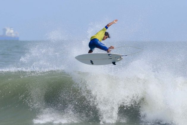 Edgard Groggia, Rip Curl Guarujá Open 2017, Praia do Guaiúba. Foto: Silvia Winik.