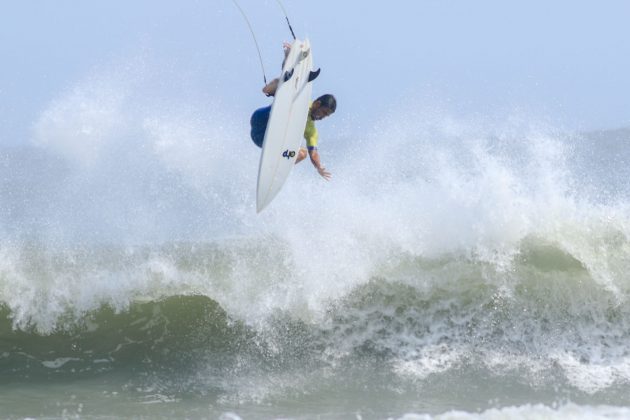 Edgard Groggia, Rip Curl Guarujá Open 2017, Praia do Guaiúba. Foto: Silvia Winik.