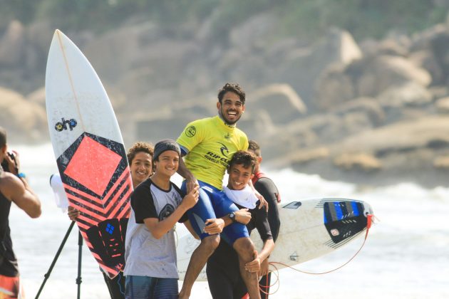 Edgard Groggia, Rip Curl Guarujá Open 2017, Praia do Guaiúba. Foto: Silvia Winik.