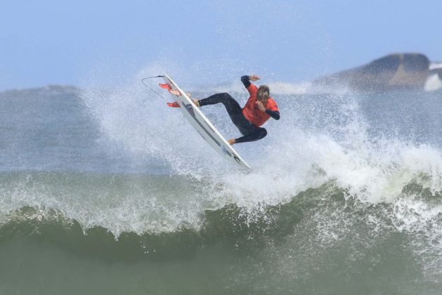 Giovani Pontes, Rip Curl Guarujá Open 2017, Praia do Guaiúba. Foto: Silvia Winik.