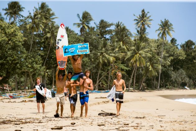 Samuel Pupo vence a final do Quiksilver Young Guns, na Indonésia. Foto: Ryan Heywood.