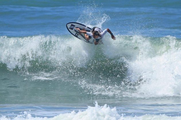 Luiz Mendes, Nossolar Hang Loose Surf Attack 2017, Praia Grande, Ubatuba (SP). Foto: Munir El Hage.