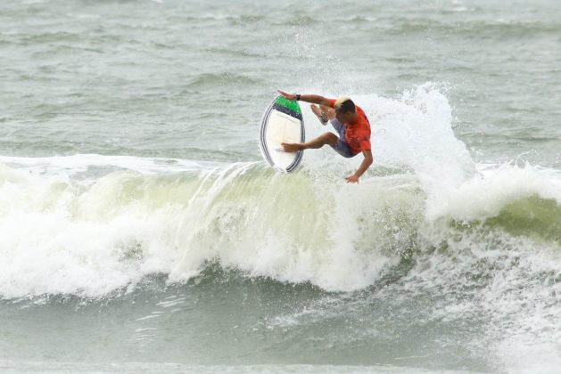 Alax Soares, Rip Curl Guarujá Open 2017, praia das Astúrias. Foto: Silvia Winik.