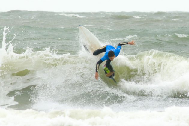 Bruno Nieba, Rip Curl Guarujá Open 2017, praia das Astúrias. Foto: Silvia Winik.