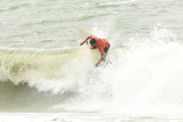 Caio Augusto, Rip Curl Guarujá Open 2017, praia das Astúrias. Foto: Silvia Winik.