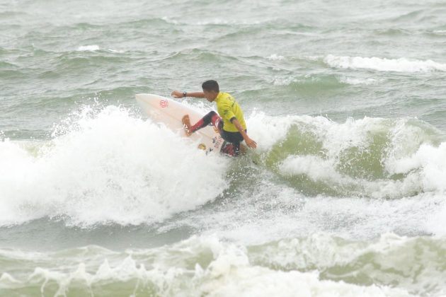 Caio Bras, Rip Curl Guarujá Open 2017, praia das Astúrias. Foto: Silvia Winik.