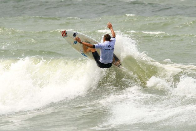 Eduardo Barrionuevo, Rip Curl Guarujá Open 2017, praia das Astúrias. Foto: Silvia Winik.