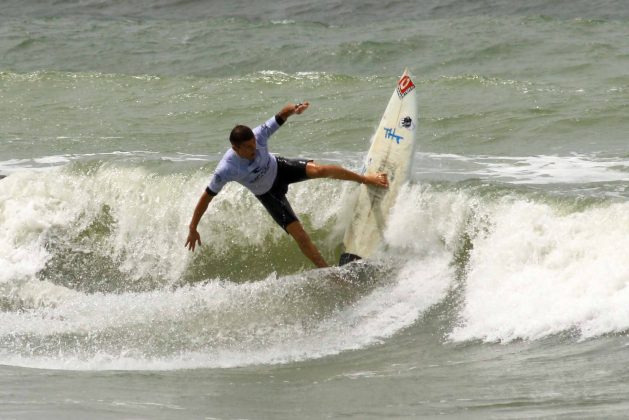 Eduardo Barrionuevo, Rip Curl Guarujá Open 2017, praia das Astúrias. Foto: Silvia Winik.