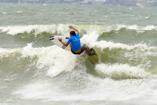 Eduardo Motta, Rip Curl Guarujá Open 2017, praia das Astúrias. Foto: Silvia Winik.