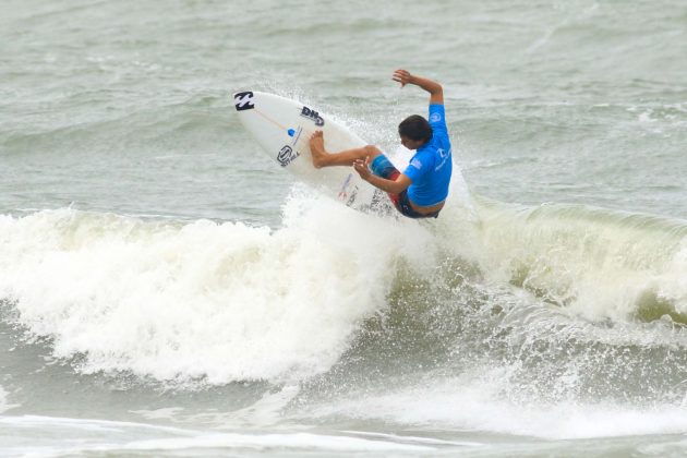 Eduardo Motta, Rip Curl Guarujá Open 2017, praia das Astúrias. Foto: Silvia Winik.