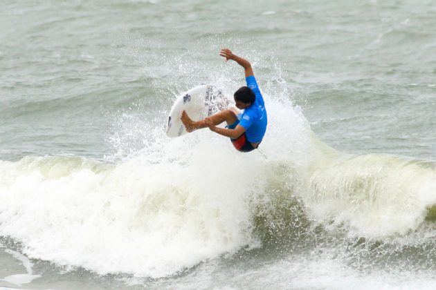 Eduardo Motta, Rip Curl Guarujá Open 2017, praia das Astúrias. Foto: Silvia Winik.