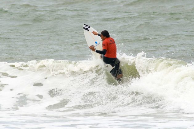 Eduardo Motta, Rip Curl Guarujá Open 2017, praia das Astúrias. Foto: Silvia Winik.