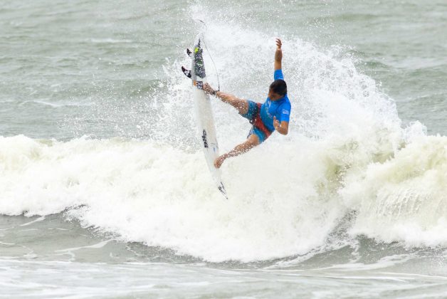 Eduardo Motta, Rip Curl Guarujá Open 2017, praia das Astúrias. Foto: Silvia Winik.