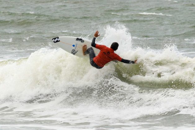 Eduardo Motta, Rip Curl Guarujá Open 2017, praia das Astúrias. Foto: Silvia Winik.