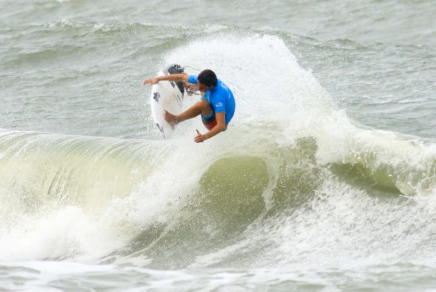 Eduardo Motta, Rip Curl Guarujá Open 2017, praia das Astúrias. Foto: Silvia Winik.