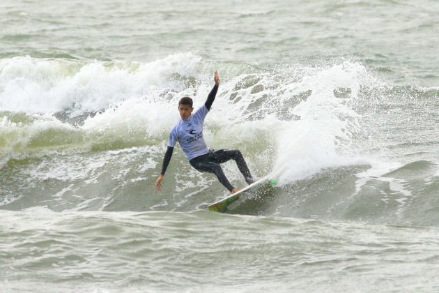 Gabriel Nieba, Rip Curl Guarujá Open 2017, praia das Astúrias. Foto: Silvia Winik.