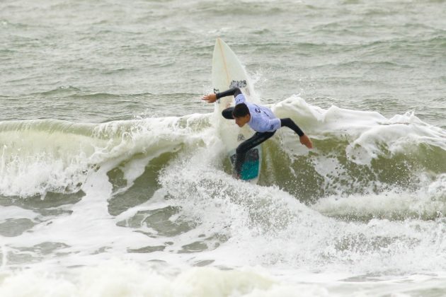 Gabriel Nieba, Rip Curl Guarujá Open 2017, praia das Astúrias. Foto: Silvia Winik.