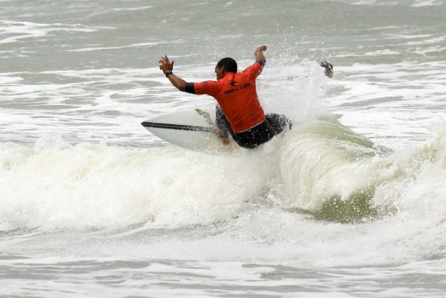 Gilmar Silva, Rip Curl Guarujá Open 2017, praia das Astúrias. Foto: Silvia Winik.