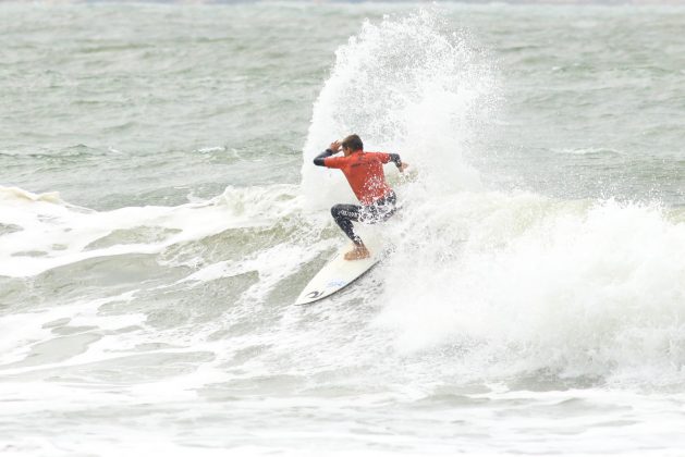 Giovani Pontes, Rip Curl Guarujá Open 2017, praia das Astúrias. Foto: Silvia Winik.