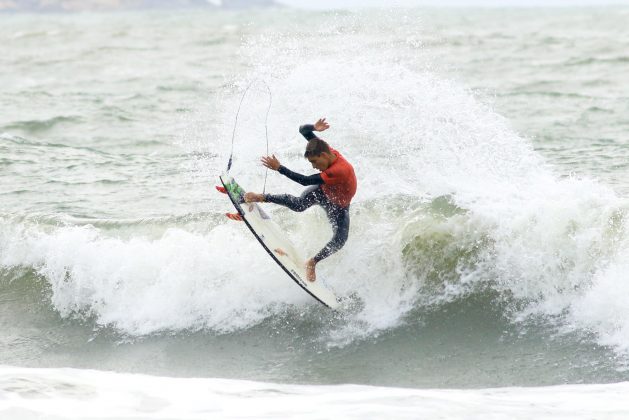 Giovani Pontes, Rip Curl Guarujá Open 2017, praia das Astúrias. Foto: Silvia Winik.