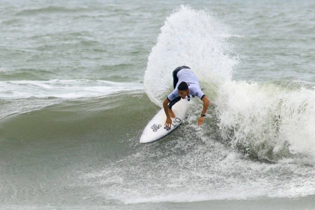 Guilherme Silva, Rip Curl Guarujá Open 2017, praia das Astúrias. Foto: Silvia Winik.