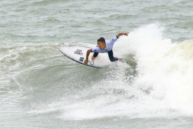 Guilherme Silva, Rip Curl Guarujá Open 2017, praia das Astúrias. Foto: Silvia Winik.