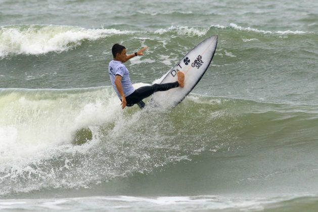 Guilherme Silva, Rip Curl Guarujá Open 2017, praia das Astúrias. Foto: Silvia Winik.