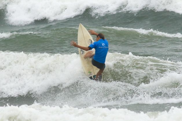 Gustavo Giovanardi, Rip Curl Guarujá Open 2017, praia das Astúrias. Foto: Silvia Winik.