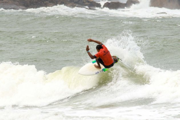 Gustavo Ribeiro, Rip Curl Guarujá Open 2017, praia das Astúrias. Foto: Silvia Winik.