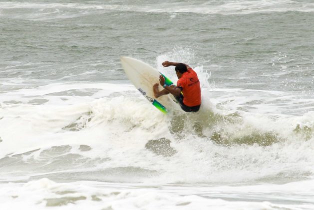 Gustavo Ribeiro, Rip Curl Guarujá Open 2017, praia das Astúrias. Foto: Silvia Winik.