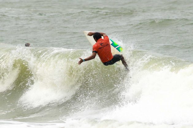 Gustavo Ribeiro, Rip Curl Guarujá Open 2017, praia das Astúrias. Foto: Silvia Winik.