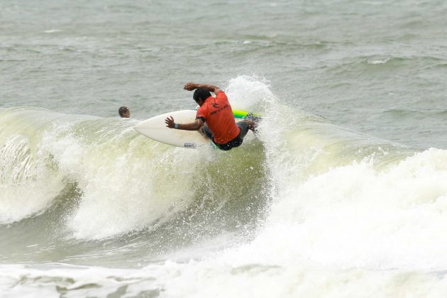 Gustavo Ribeiro, Rip Curl Guarujá Open 2017, praia das Astúrias. Foto: Silvia Winik.