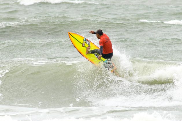 Ihgor Santana, Rip Curl Guarujá Open 2017, praia das Astúrias. Foto: Silvia Winik.