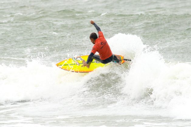 Ihgor Santana, Rip Curl Guarujá Open 2017, praia das Astúrias. Foto: Silvia Winik.