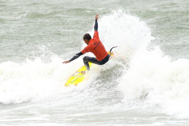 Ihgor Santana, Rip Curl Guarujá Open 2017, praia das Astúrias. Foto: Silvia Winik.