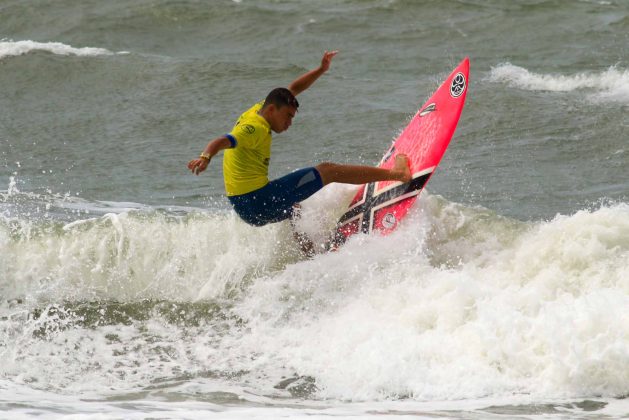 Junior Siqueira, Rip Curl Guarujá Open 2017, praia das Astúrias. Foto: Silvia Winik.