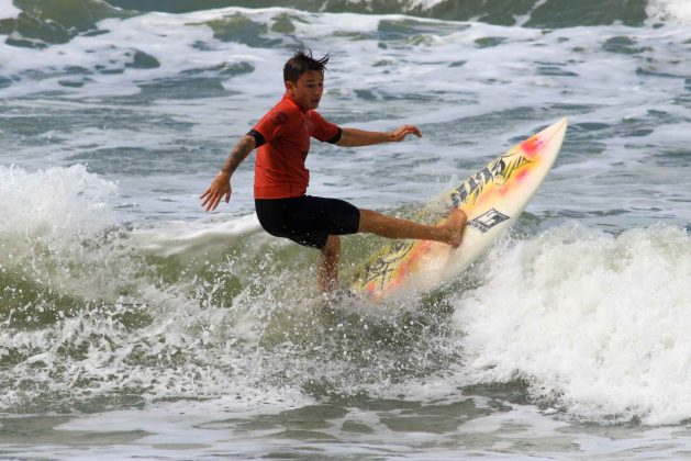 Kim Matheus, Rip Curl Guarujá Open 2017, praia das Astúrias. Foto: Silvia Winik.